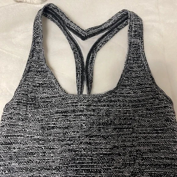 Lululemon tank - great condition like new - Picture 2 of 4